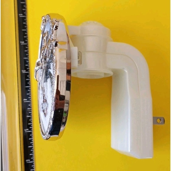 Bath & Body Works Santa Sleigh Reindeer Winter Wallflower Diffuser Nightlight - Picture 3 of 8